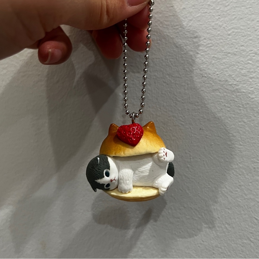 Brand NEW Mofusand keychain - cat bun
